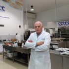 El director del CETECE Javier Labarga en el obrador