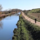 El Canal de Castilla, la gran ruta del interior que impulsa el turismo activo en Palencia, sirga del canal en la zona de Grijota