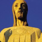 Primer plano del Cristo del Otero, la imponente escultura de Victorio Macho que domina el skyline de Palencia con su gesto protector