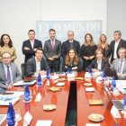 De pie: Pablo Gómez (director de la Fundación Intras), Elisa Gutiérrez (directora de instituciones de Caixabank), Raúl Grande (responsable Enterprise Vodafone), David García (rector de la UEMC), José Mateos (vicerrector de Investigación de la USAL), Sandra Martínez (directora general de Iberaval), Silvia Herrero (directora de comunicación de Iberdrola), Pablo Lago (director de El Mundo de Castilla y León) y Alicia Iglesias. Sentados: Félix Barrio (director general de Incibe), Vicente Ruiz (director adjunto de El Mundo), Adriana Ulibarri (editora de El Mundo de Castilla y León), Rosa Cuesta (directora de Política Económica y Competitividad de la Junta), Alberto Caballero (director gerente de la Fundación del ICSCyL)
