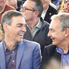 Pedro Sánchez y José Luis Rodríguez Zapatero, en una imagen de archivo durante el cierre de la campaña de las pasadas autonómicas.