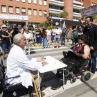 Concentración ‘Tú decides, callar no cura’, convocada por la plataforma OncoBierzo frente al hospital El Bierzo de Ponferrada
