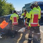 Los servicios de emergencia en el accidente de Bulbuente de este lunes que dejó cuatro fallecidos y un herido grave