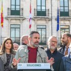 El presidente nacional de Vox, Santiago Abascal, protagoniza un acto en la Plaza Mayor de Burgos