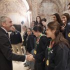 El consejero de Cultura, Turismo y Deporte, Alberto Díaz Pico, recibe a las jugadoras del Club Patinaje en Línea Valladolid que participaron en los campeonatos del mundo de hockey línea disputados en Paraguay, dentro de los World Skate Games 2026.
