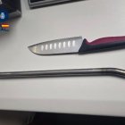 Cuchillo y barra intervenida en el registro del vehículo.