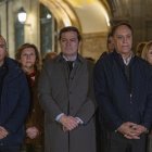 El presidente, Alfonso Fernández Mañueco, en el minuto de silencio en Salamanca por las víctimas de Urda.