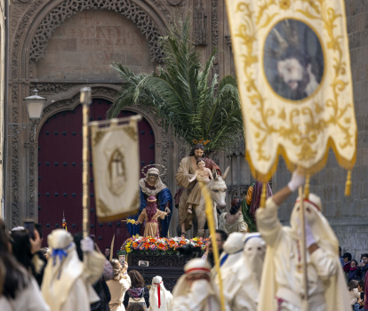 Miles de niños acuden a la procesión del Domingo de Ramos o de `La borriquilla¨