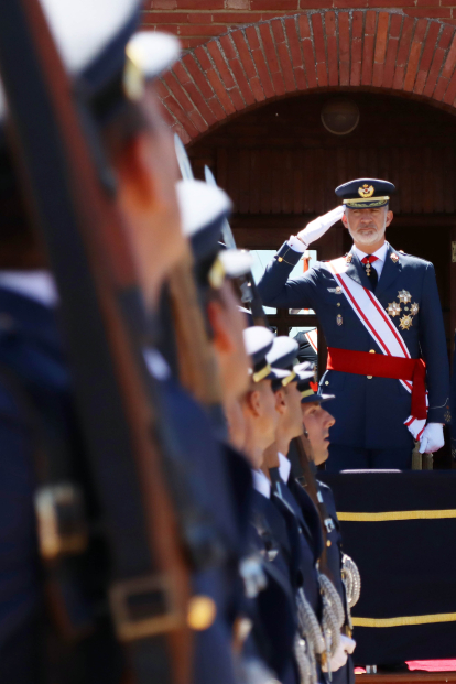 Entrega de Reales Despachos de sargentos a los 339 integrantes de la XXXII promoción de la Academia Básica del Aire.