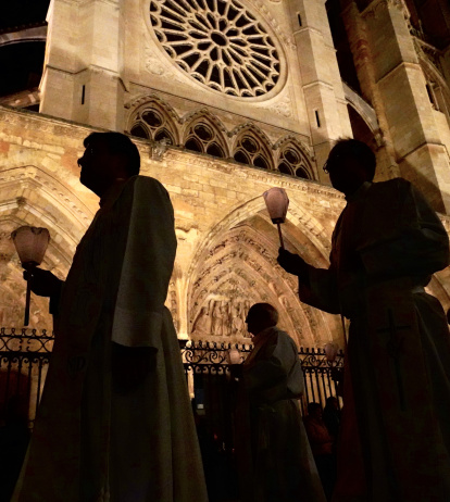 Celebración de la Procesión de las antorchas con motivo del 52 Congreso Nacional de Hospitalidad de España que acoge la Diócesis de León