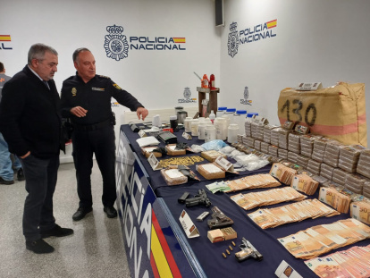 Imagen de los elementos incautados por la Policía Nacional en el marco de la operación 'Cane Bianco'