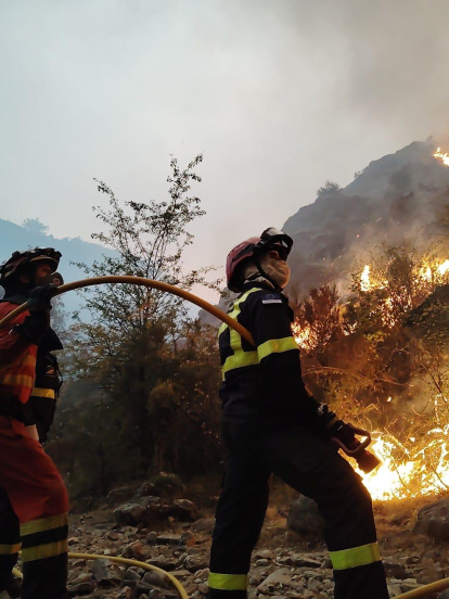 Trabajos de la UME en el incendio de Porto/Sanabria