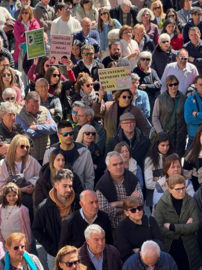 Una concentración reclama en San Esteban de Gormaz (Soria) un paso provisional y un puente nuevo