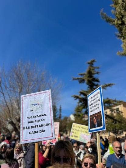 Una concentración reclama en San Esteban de Gormaz (Soria) un paso provisional y un puente nuevo