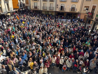 Una concentración reclama en San Esteban de Gormaz (Soria) un paso provisional y un puente nuevo