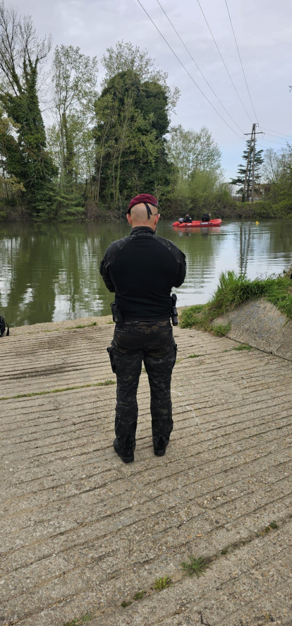 Equipos de búsqueda del menor desaparecido tras lanzarse a nadar con otros en el río Carrión en Palencia