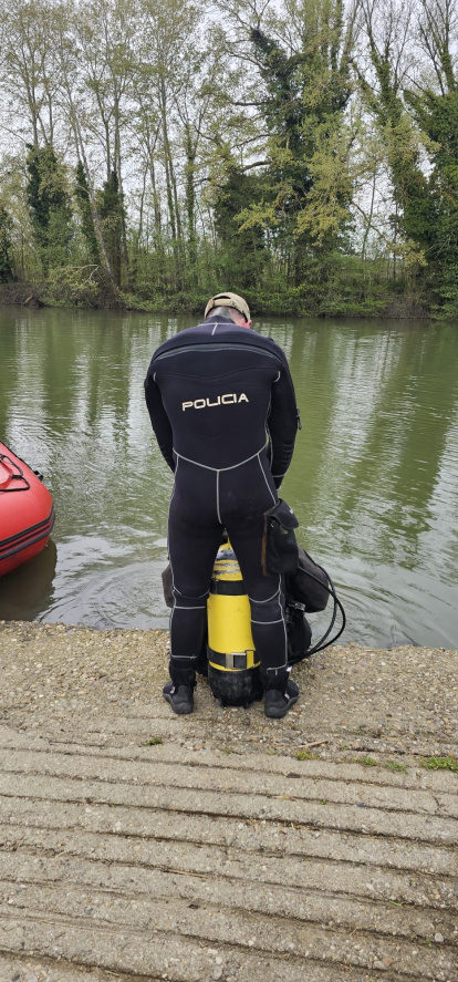Equipos de búsqueda del menor desaparecido tras lanzarse a nadar con otros en el río Carrión en Palencia