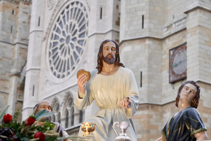 Celebración de la Procesión de la Sagrada Cena organizada por la Hermandad Sacramental de Santa Marta y de la Sagrada Cena.