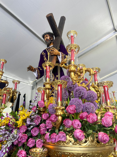 La Cofradía del Dulce Nombre de Jesús Nazareno de León participa en la Gran Procesión organizada con motivo del Jubileo de las Cofradías en Roma.
