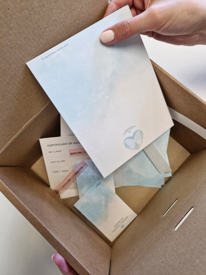 Caja de duelo que entregan los hospitales para ofrecer apoyo emocional a las familias que sufren la pérdida de su bebé