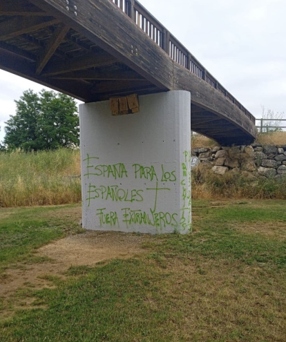 Pintadas xenófobas en Ponferrada.