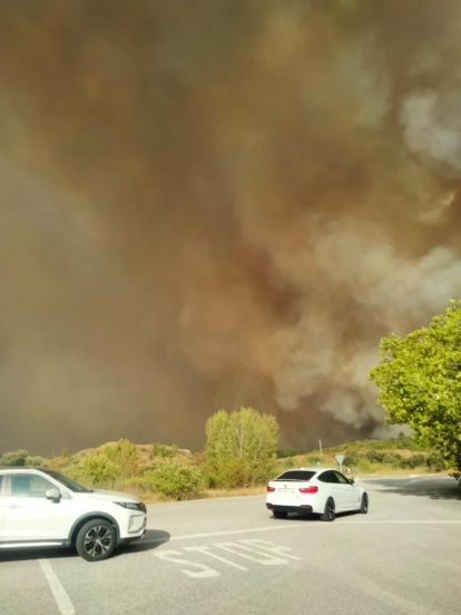 Avance del incendio de Yeres que asedia Las Médulas en León