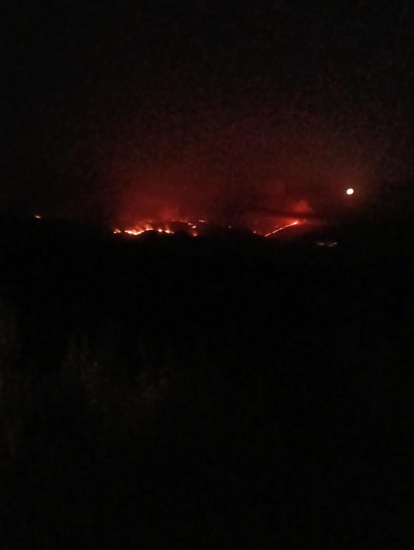 Avance del incendio de Yeres que asedia Las Médulas en León