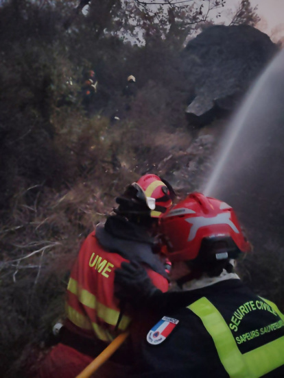 Trabajos de la UME en el incendio de Porto/Sanabria