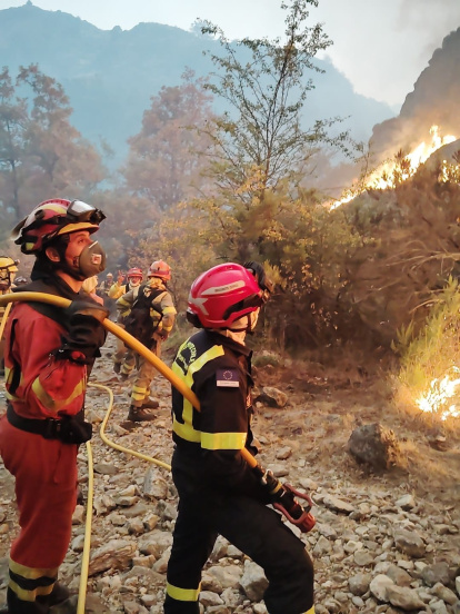 Trabajos de la UME en el incendio de Porto/Sanabria