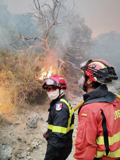 Trabajos de la UME en el incendio de Porto/Sanabria