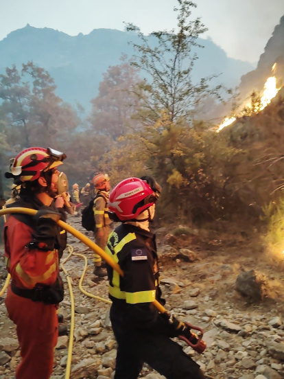 Trabajos de la UME en el incendio de Porto/Sanabria