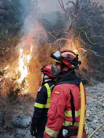Trabajos de la UME en el incendio de Porto/Sanabria