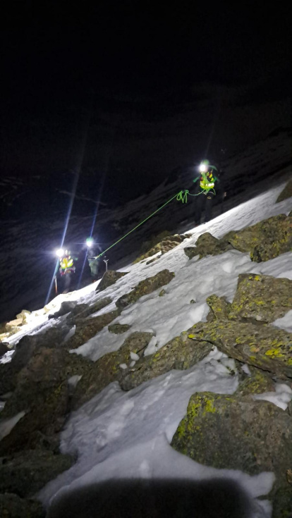 Rescatan a una pareja atrapada por el hielo y la nieve en Dos Hermanas (Segovia)