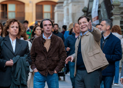 Un momento de la visita de Aznar a Salamanca, en la que estuvo acompañado por Mañueco.